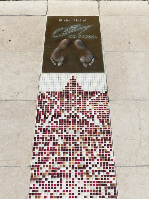 尤其是